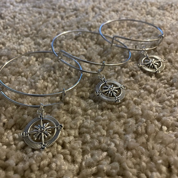 CMJ DIRECTION BANGLE (HANDMADE) - Picture 3 of 3